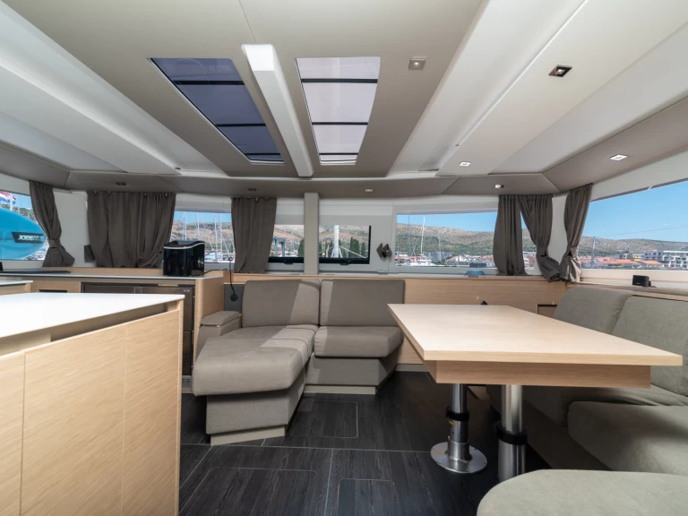 Noleggio Catamarano a Seget Donji – Fountaine Pajot Aura 51