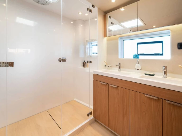 Catamarano a noleggio a Castelli al miglior prezzo