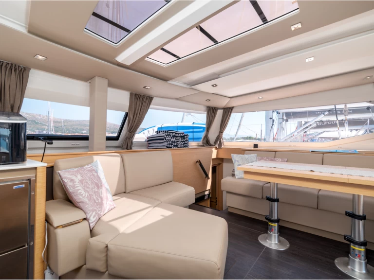 Noleggiare una Fountaine Pajot Aura 51 a Seget Donji