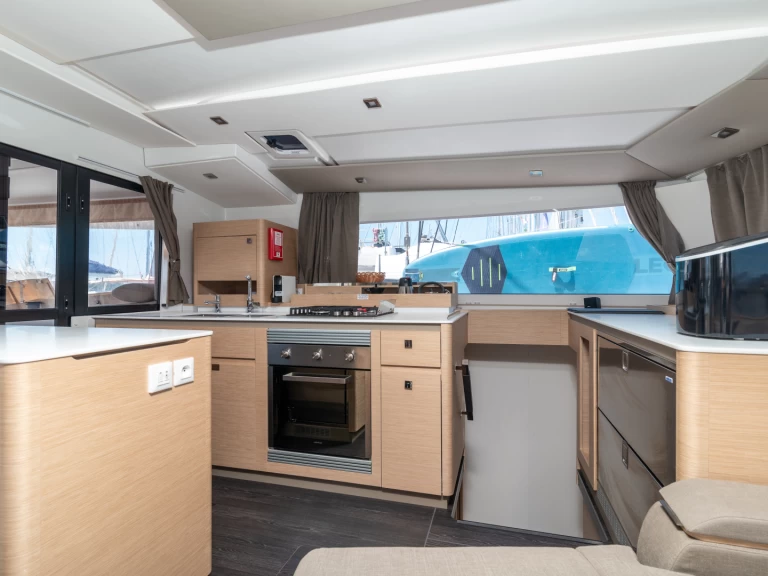 Noleggio Catamarano Fountaine Pajot con patente nautica