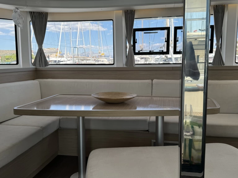 Noleggio Catamarano con o senza skipper Lagoon a Trogir