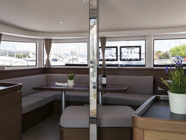 Noleggio Catamarano con o senza skipper Lagoon a Trogir