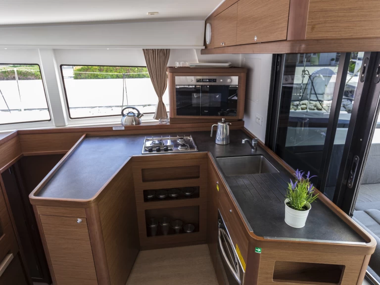 Noleggio Catamarano Lagoon con patente nautica