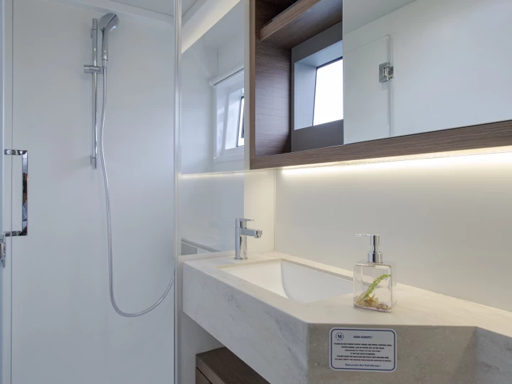 Noleggio Catamarano con o senza skipper Lagoon a Trogir