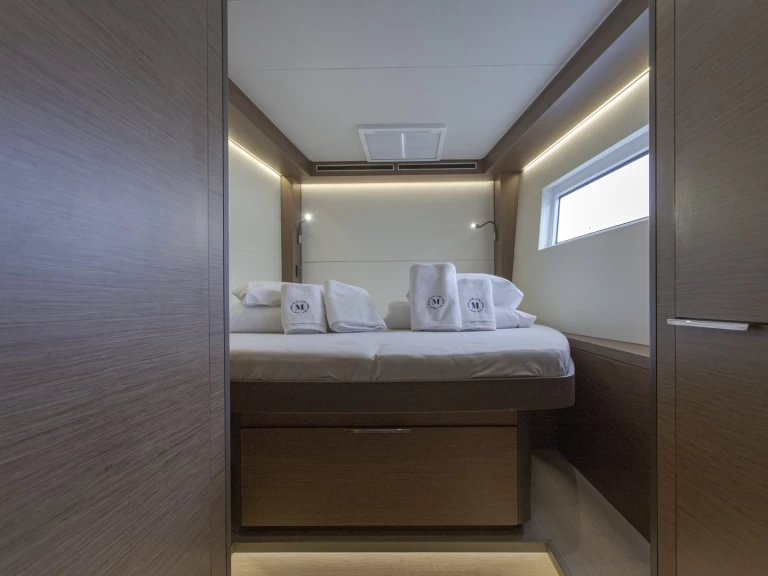 Catamarano a noleggio a Trogir al miglior prezzo