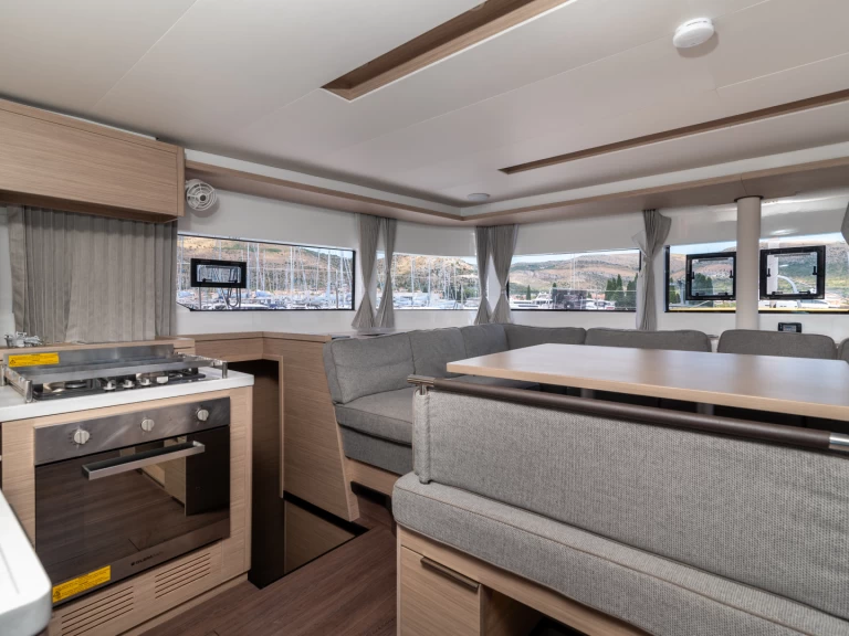 Noleggio Catamarano Lagoon con patente nautica