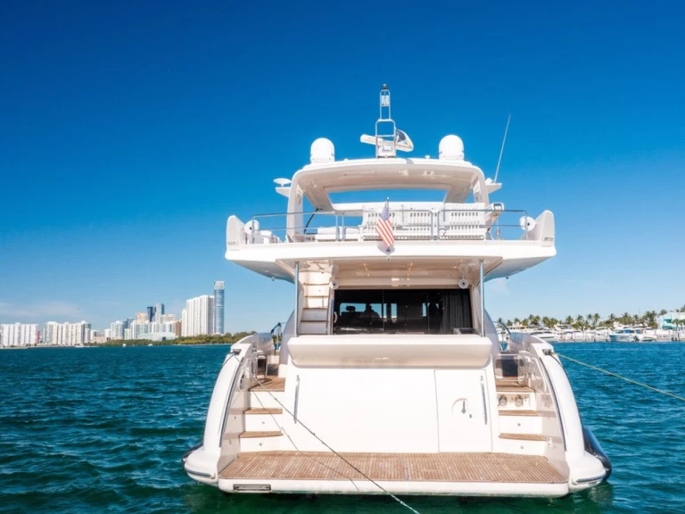 Noleggiare una Azimut Azimut 70 a Miami Beach