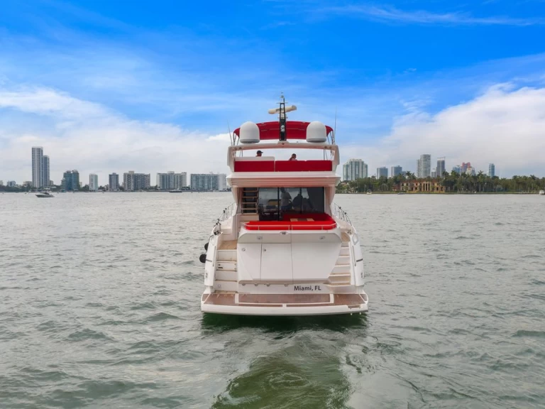 Noleggiare una Sunseeker 70  a Miami Beach
