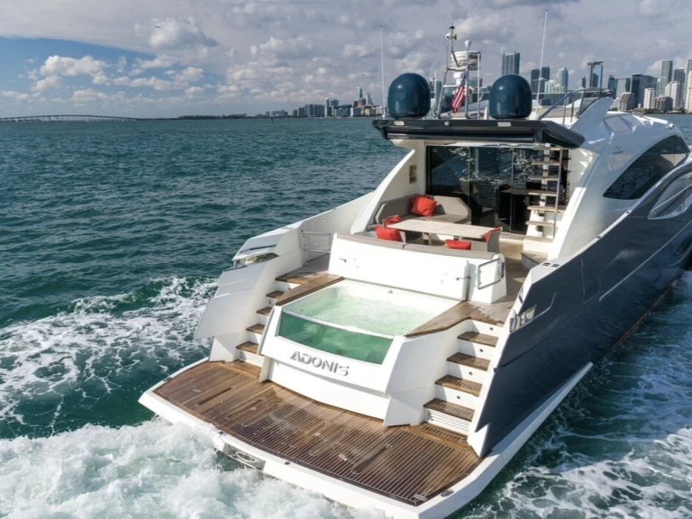 Noleggio Yacht di lusso Numarine con patente nautica