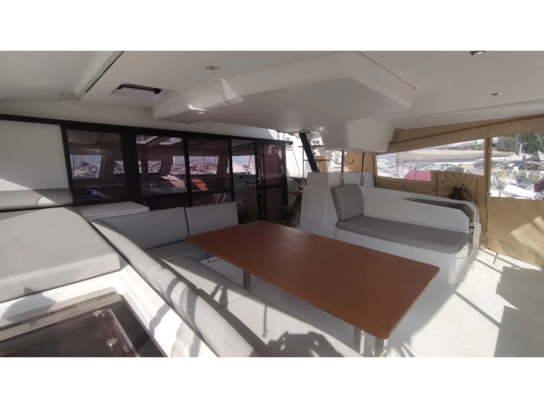 Noleggio Catamarano con o senza skipper Fountaine Pajot a Castellammare di Stabia