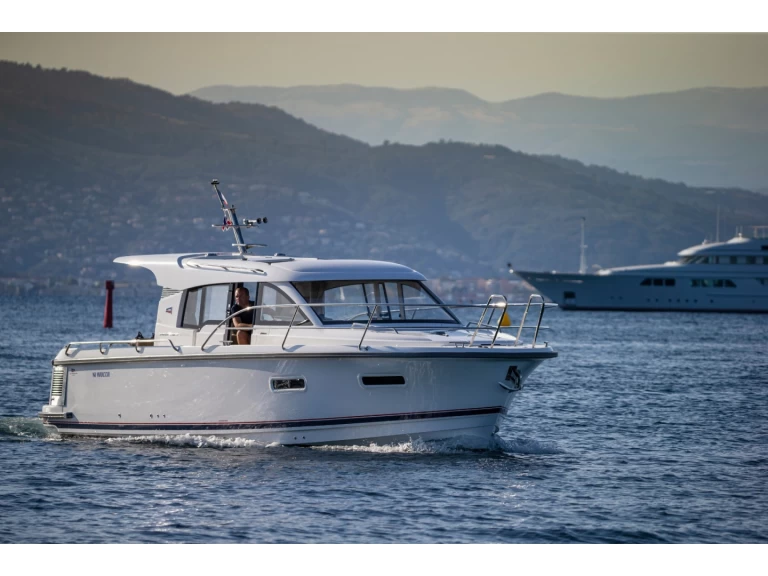 Noleggio Barca a motore Nimbus con patente nautica