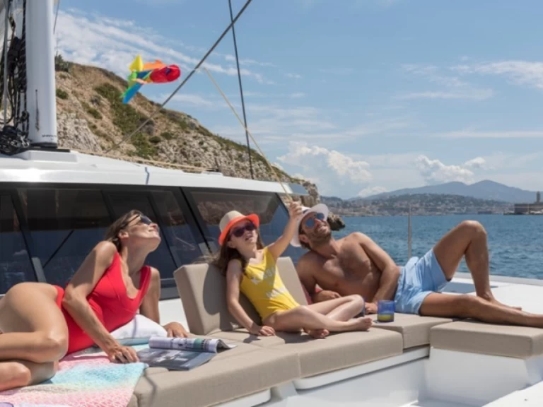 Catamarano a noleggio a Parham Town al miglior prezzo