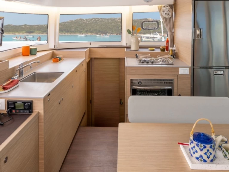 Noleggio Catamarano Lagoon con patente nautica