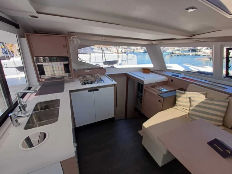 Noleggio barche Fountaine Pajot Isla 40 a Rodi (Citta) su Samboat