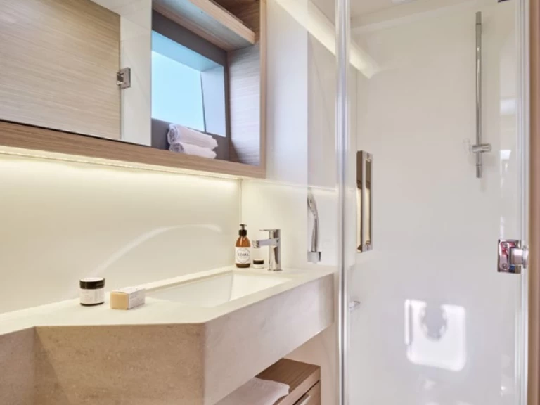 Noleggio Catamarano Lagoon con patente nautica