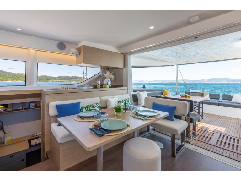 Noleggio Catamarano a Capo d'Orlando – Lagoon Lagoon 43