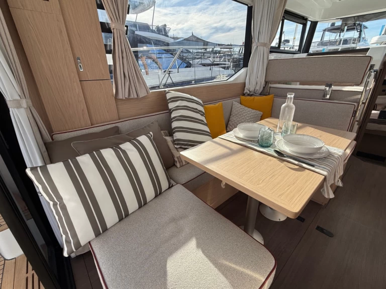 Noleggio Barca a motore a Spalato – Bénéteau Swift Trawler 37 Fly