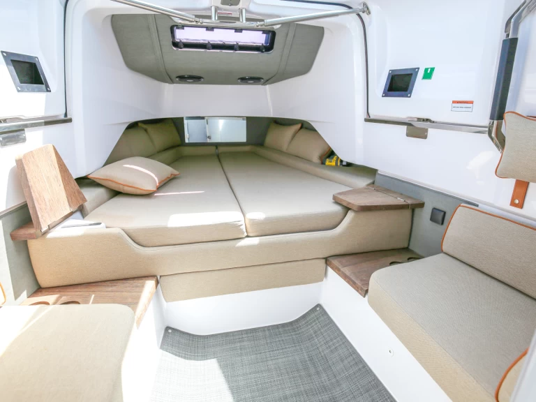 Noleggiare una Axopar Axopar 37 XC Cross Cabin a Eretria