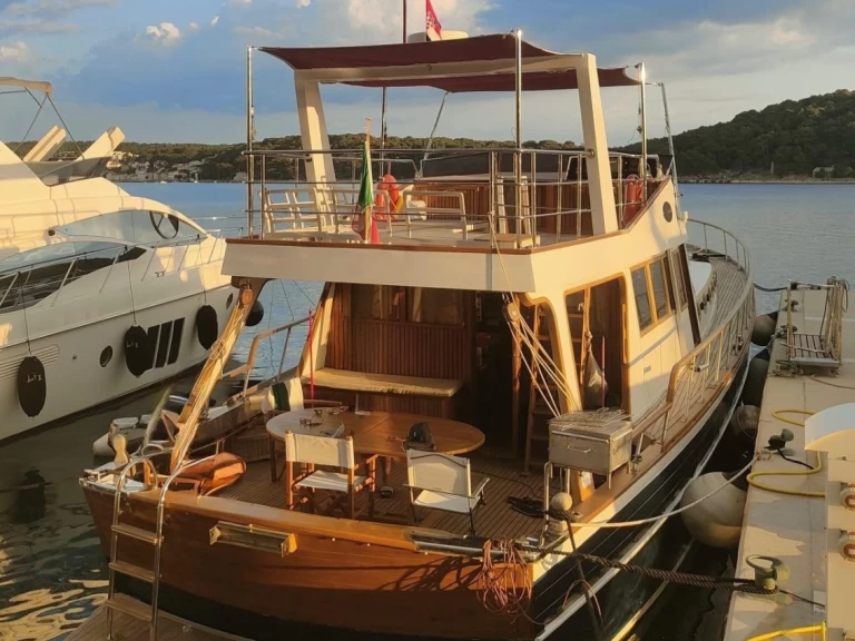 Noleggio Barca a motore a Corfù – Cantiere Azzurro 58