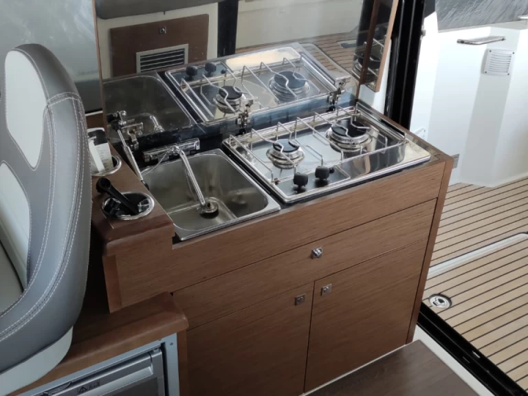 Jeanneau Merry Fisher 895 da affittare a  Bacoli