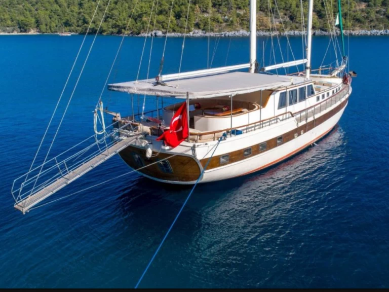 Noleggio Barca a vela Custom Made con patente nautica