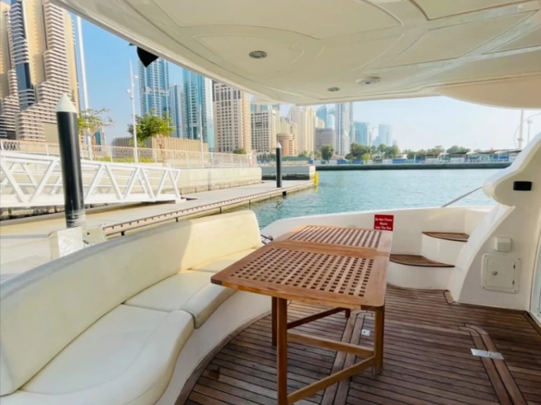 Noleggio Yacht di lusso con o senza skipper Majesty Yachts a Dubai Marina