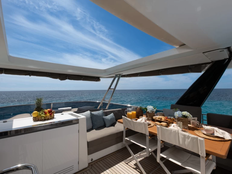 Noleggiare una Lagoon Lagoon 630 Motor Yacht a s'Arenal