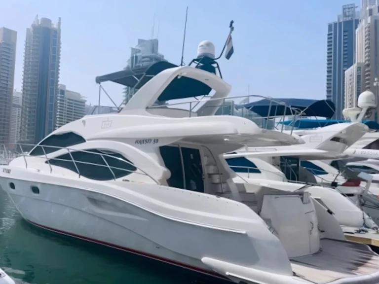 Noleggio Yacht di lusso a Dubai Marina – Majesty Yachts 50
