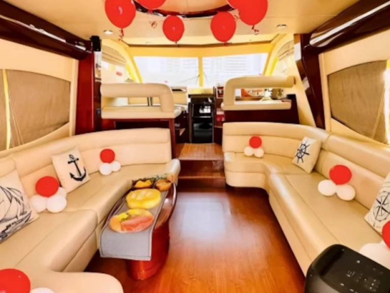 Noleggio barche Majesty Yachts 50 a Dubai Marina su Samboat