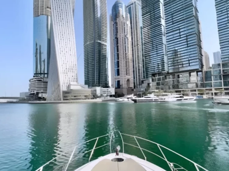Yacht di lusso a noleggio a Dubai Marina al miglior prezzo