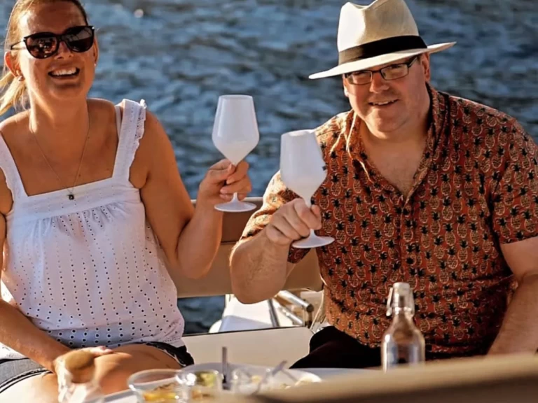 Noleggio Barca a motore a Letojanni – LIVER CABIN 36