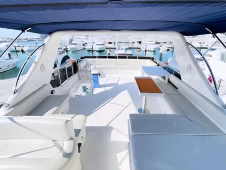 Noleggio Yacht di lusso Majesty Yachts con patente nautica