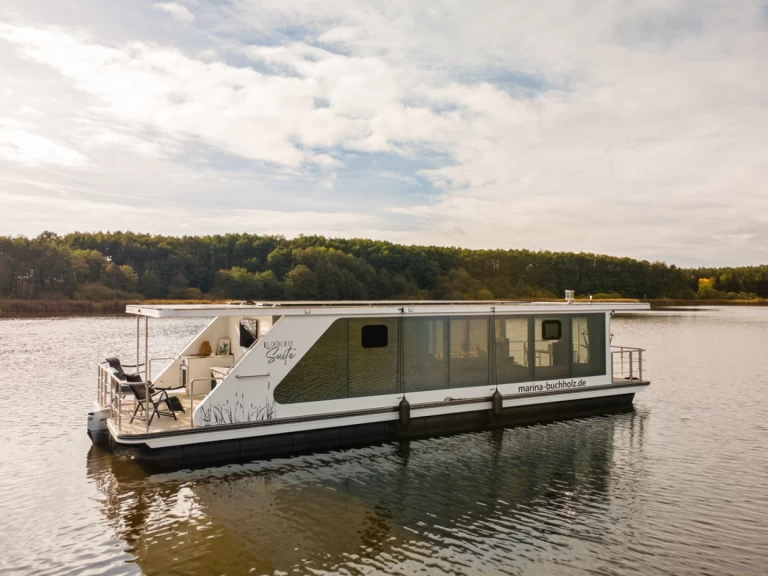 Noleggio Houseboat Luxboot con patente nautica