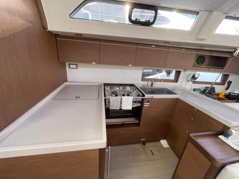 Noleggio barche Bénéteau Oceanis 51.1 a Horta su Samboat