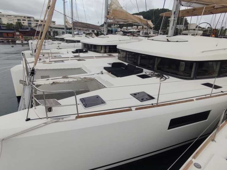 Noleggio Catamarano Lagoon con patente nautica