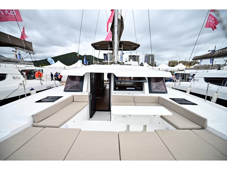 Noleggio Catamarano Bali con patente nautica