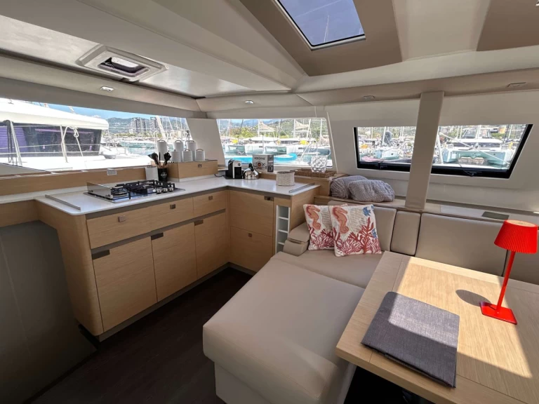 Noleggio Catamarano a Salerno – Fountaine Pajot Elba 45