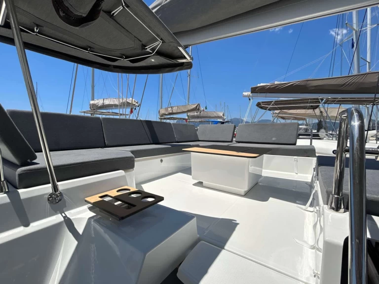 Noleggio Catamarano con o senza skipper Fountaine Pajot a Salerno