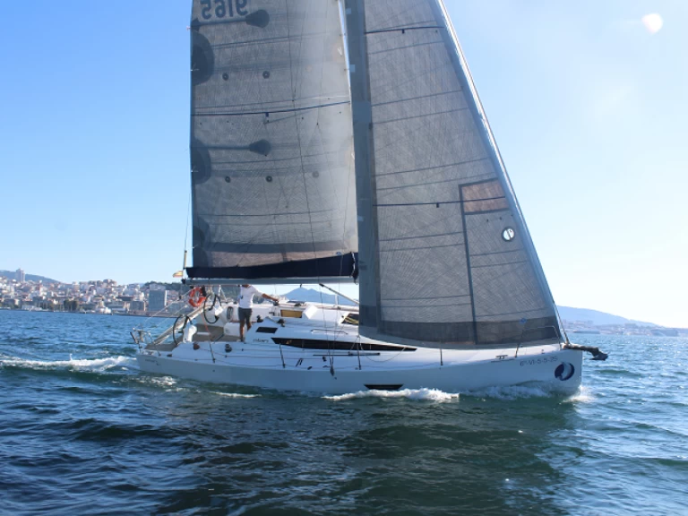 Noleggio a Vigo – Elan E4 su SamBoat