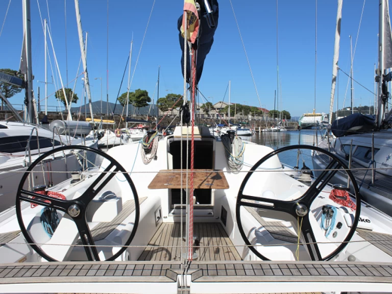 Noleggiare una Elan E4 a Vigo