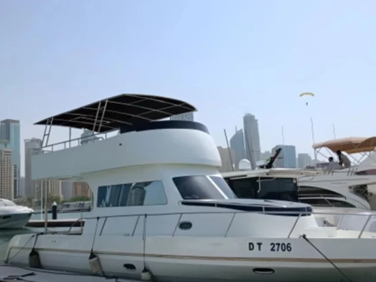Noleggio Yacht di lusso a Dubai Marina – Riviera 42 