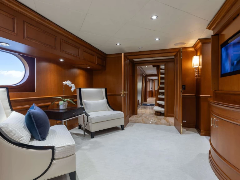 Noleggio Yacht di lusso Intermarine Savannah con patente nautica