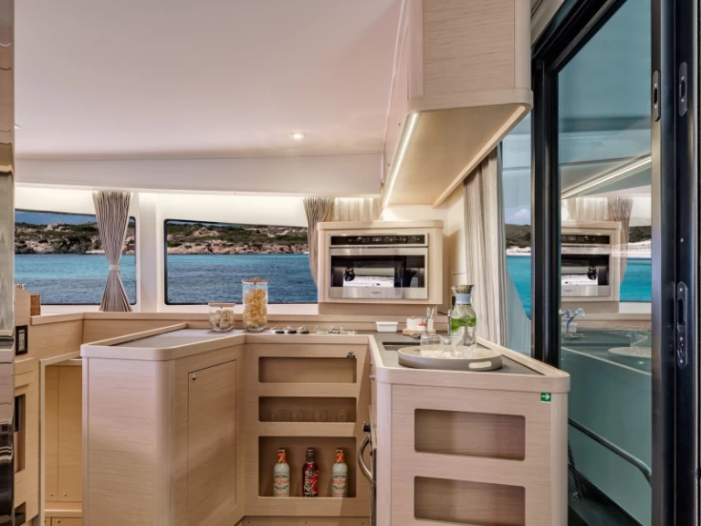 Catamarano a noleggio a Olbia al miglior prezzo