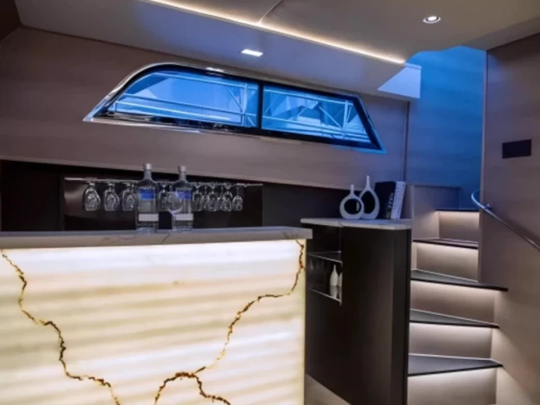 Noleggio a Dubai Marina – Hatteras 64 su SamBoat