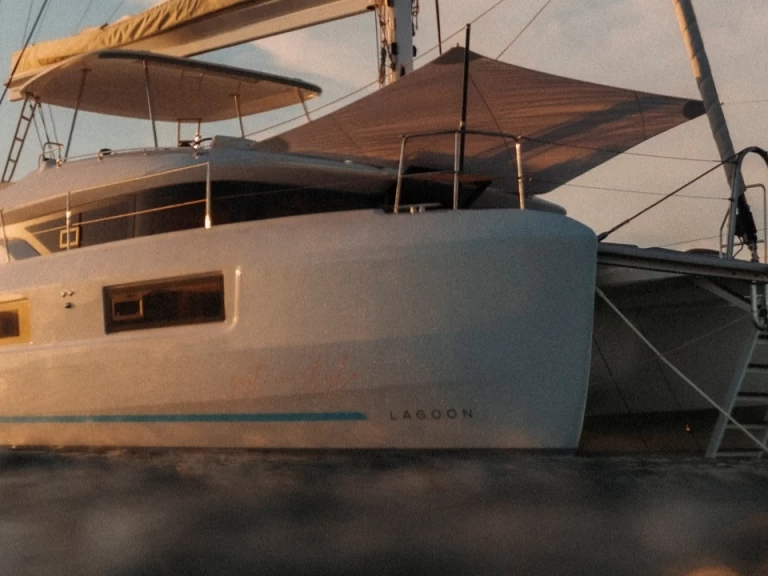 Catamarano a noleggio a Castelli al miglior prezzo