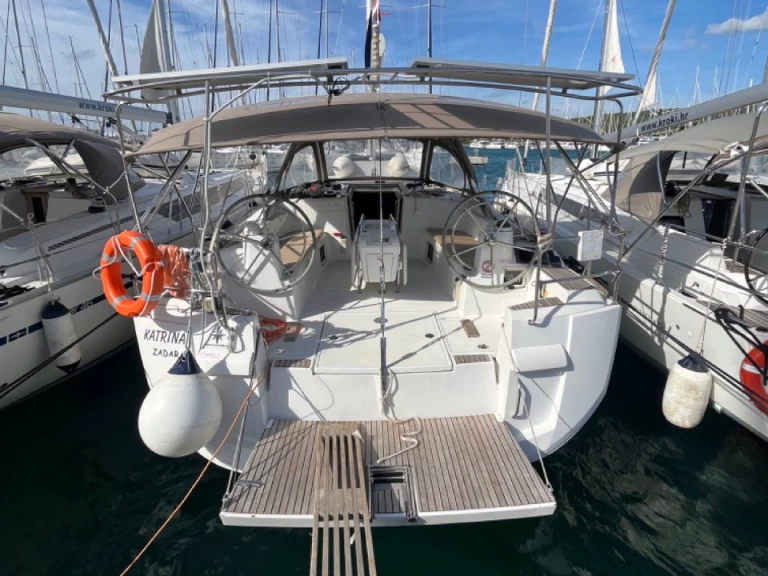 Noleggiare una Jeanneau Sun Odyssey 509 a Sukošan