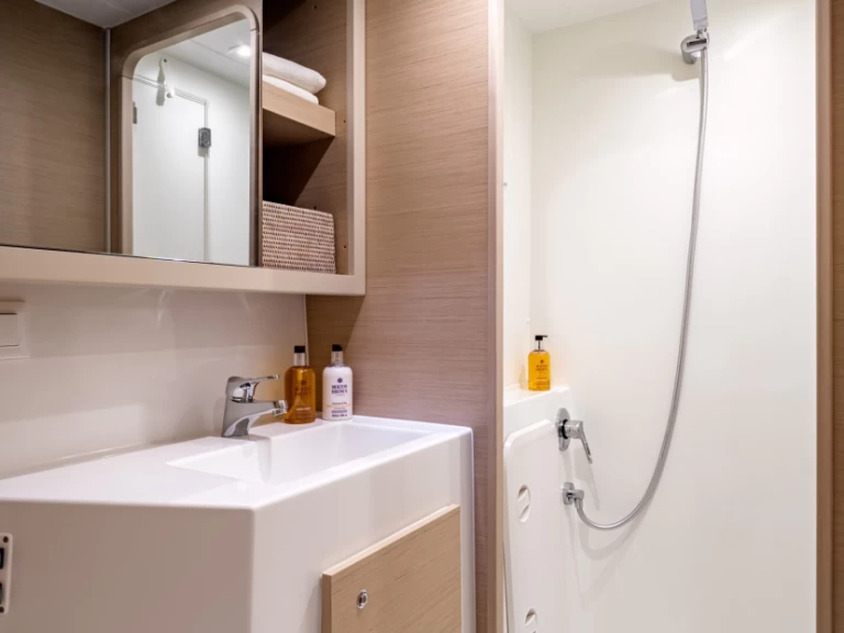 Noleggio Catamarano a Olbia – Lagoon Lagoon 42