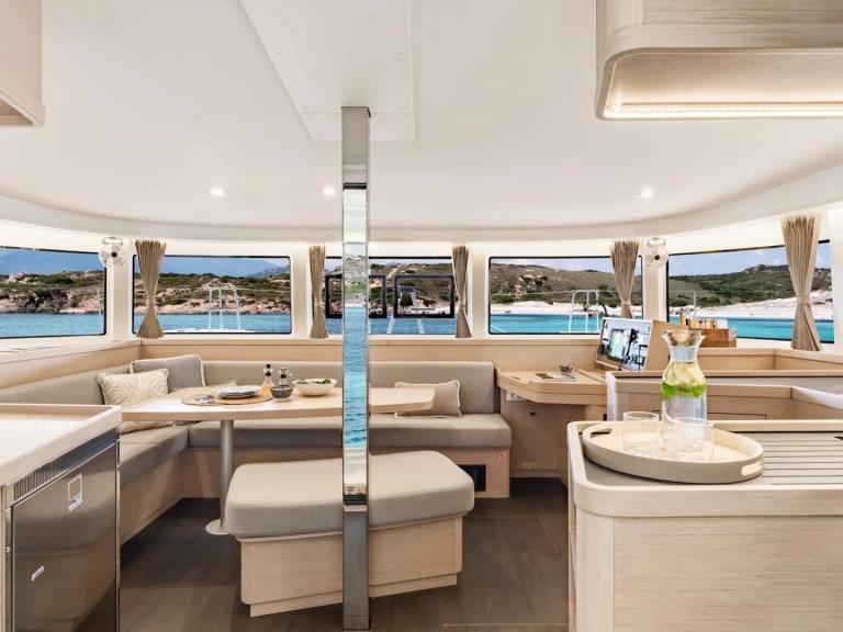 Noleggio Catamarano con o senza skipper Lagoon a Olbia