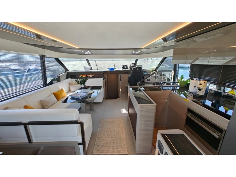Noleggio Barca a motore Prestige con patente nautica