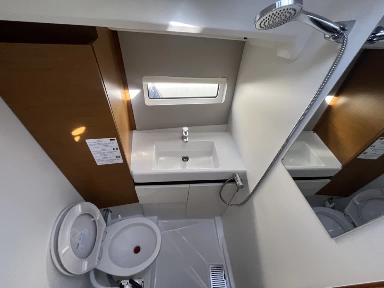 Jeanneau Sun Odyssey 490 da affittare a  Sukošan